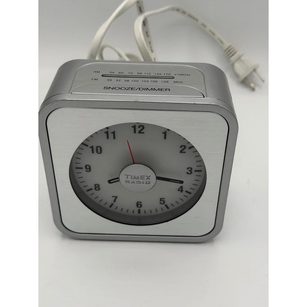 Vintage Timex T319S Easy To Read Alarm Clock Radio Silver Analog AMFM Snooze Y2K